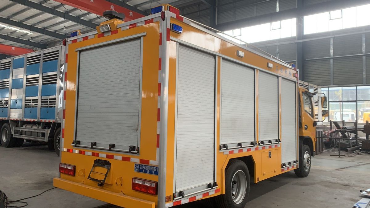 多利卡救险车图片