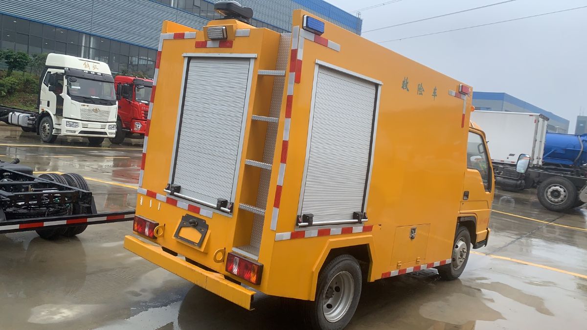 小卡之星2救险车图片