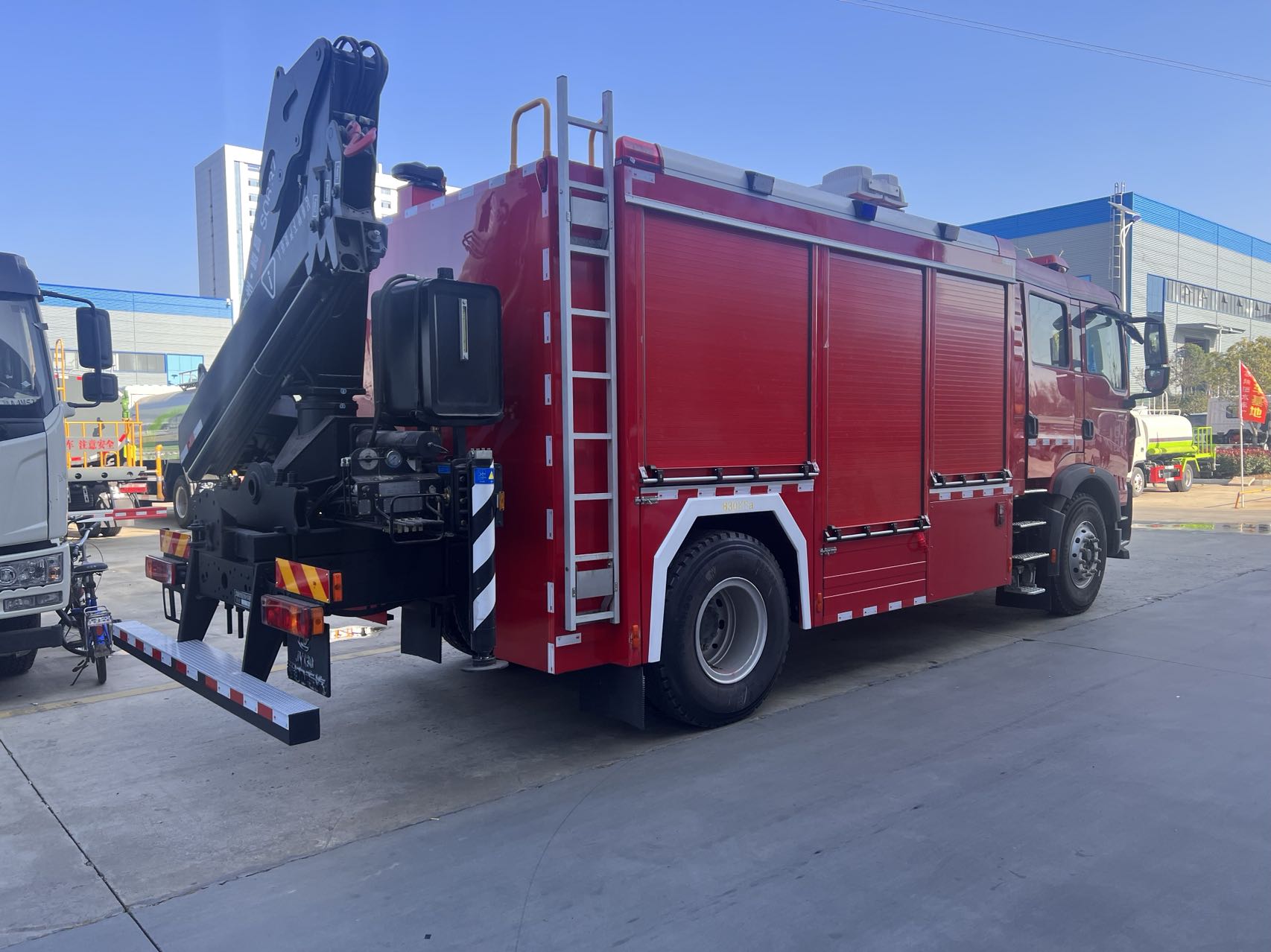豪沃抢险救援消防车图片