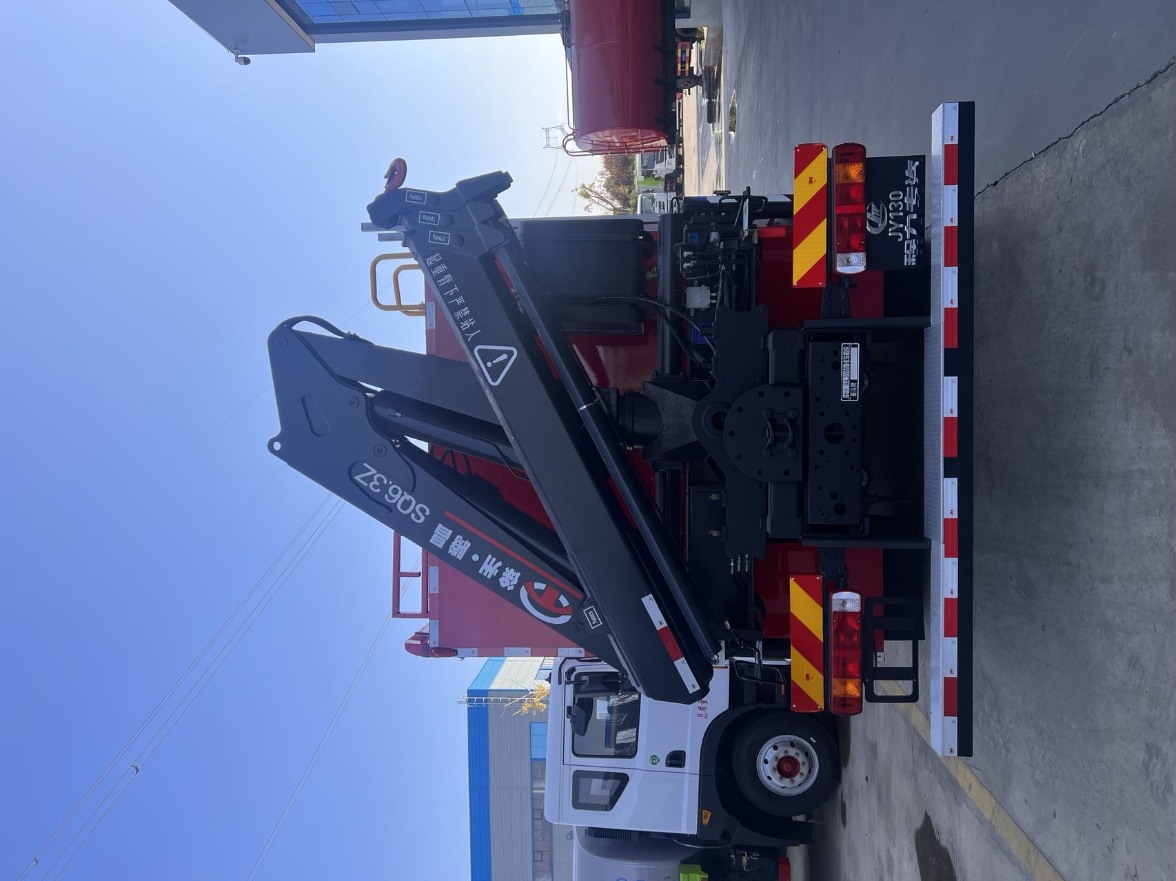 汕德卡抢险救援消防车图片