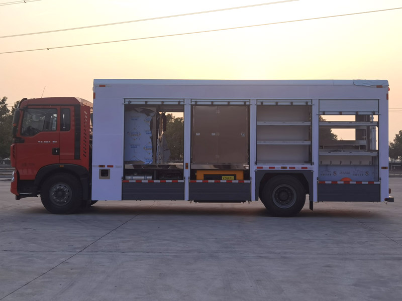 CLW5180XJS6型净水车图片