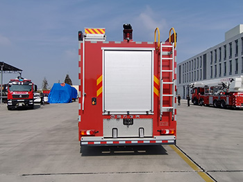 CLW5370GXFPM180型泡沫消防车图片