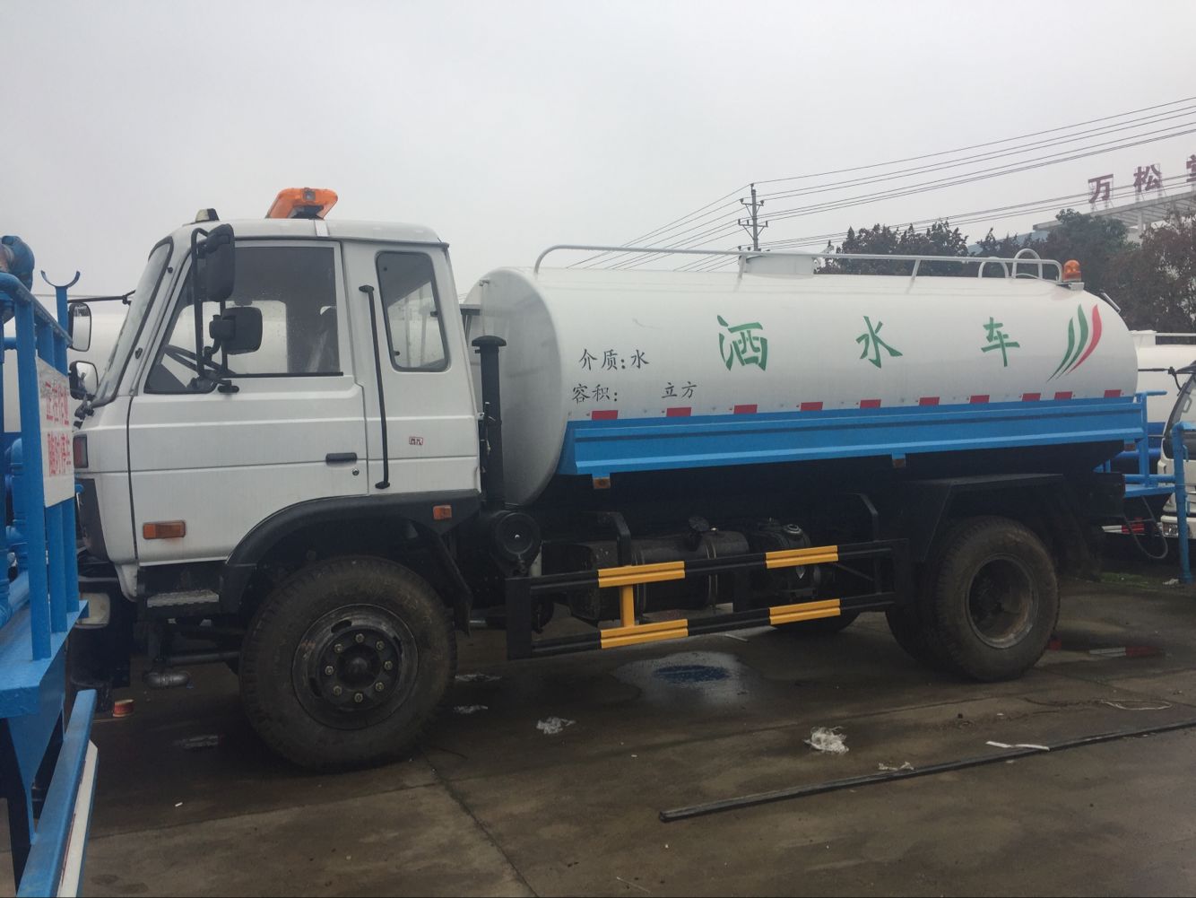 12吨洒水车—东风145洒水车和东风153洒水车的