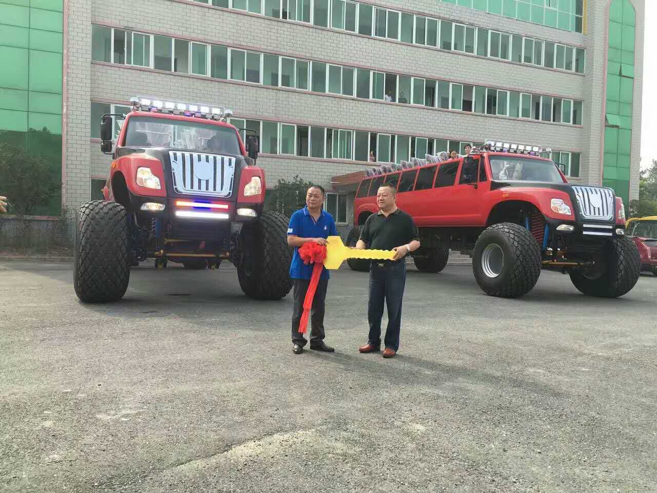 四驱沙漠冲浪车图片