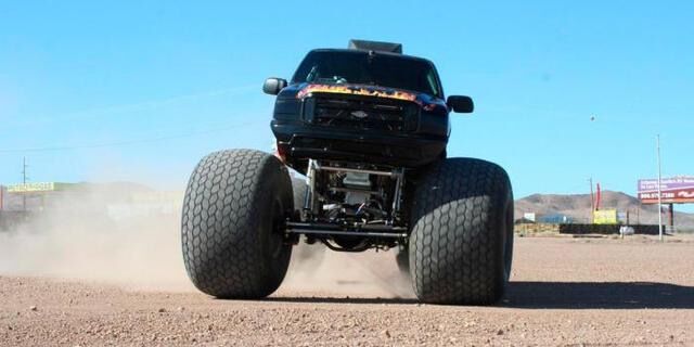 四驱沙漠冲浪车图片