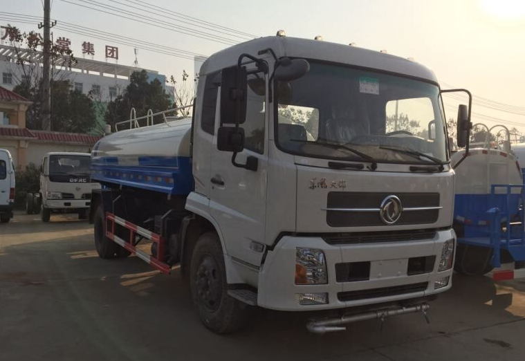 烈日炎炎洒水车需要购买空调吗？