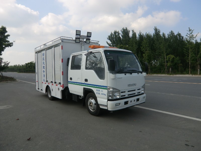 大型抢险救援照明车图片