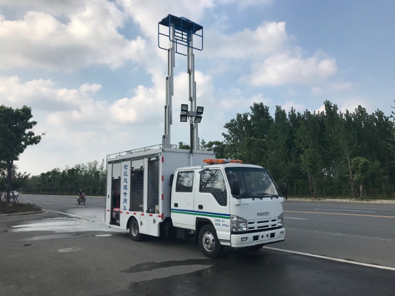 大型抢险救援照明车图片