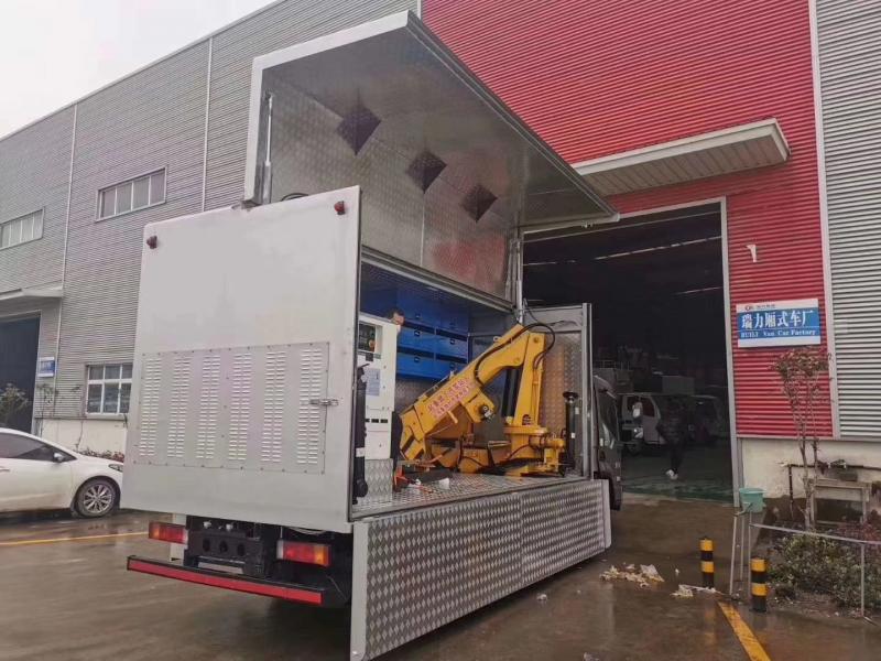 现代多功能工程抢险车图片