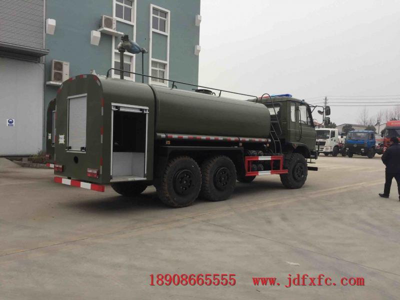 六驱越野消防洒水车图片