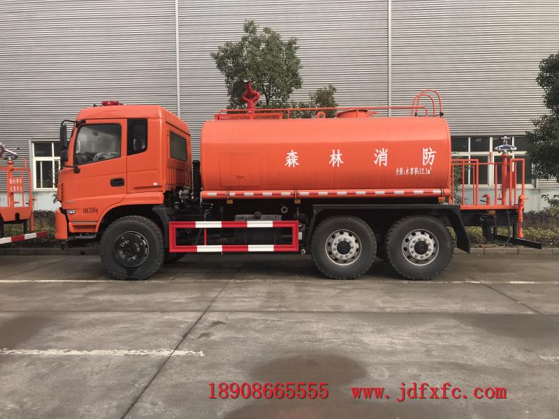 六驱越野消防洒水车图片