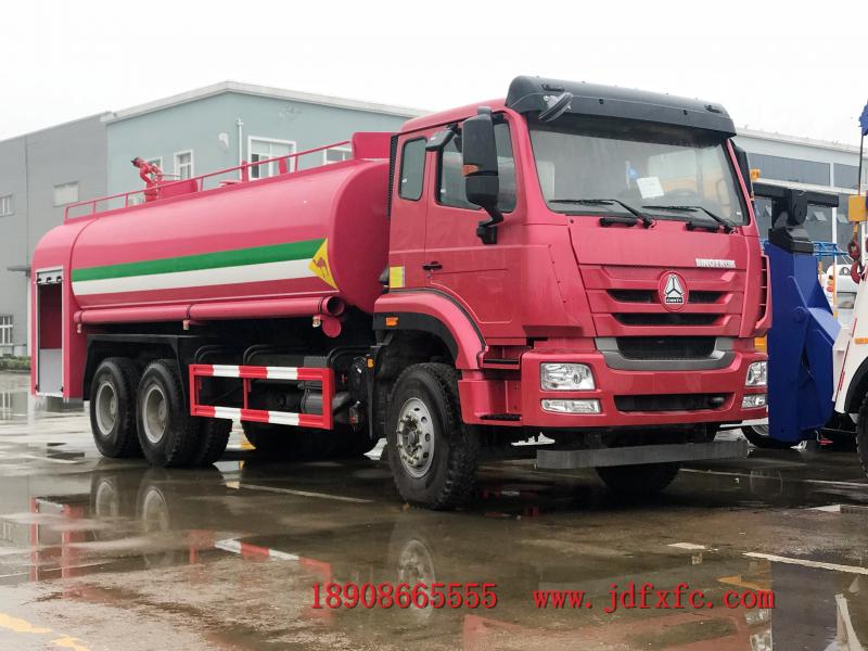 六驱越野消防洒水车