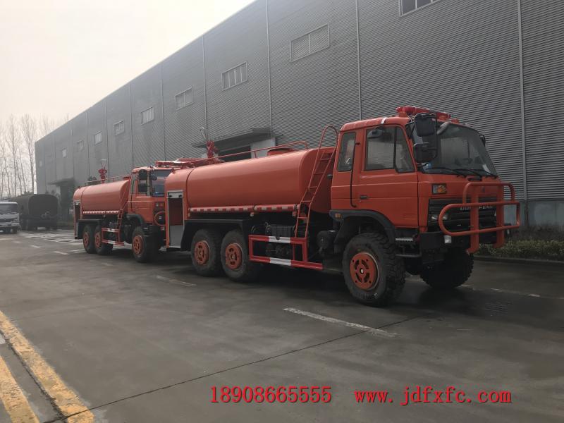 六驱越野消防洒水车图片