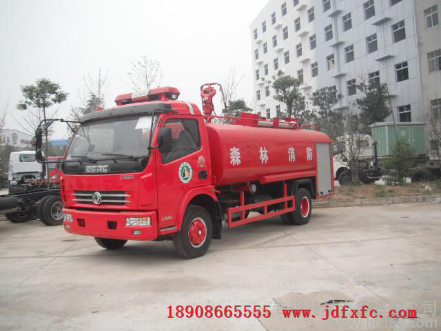 东风多利卡消防洒水车图片