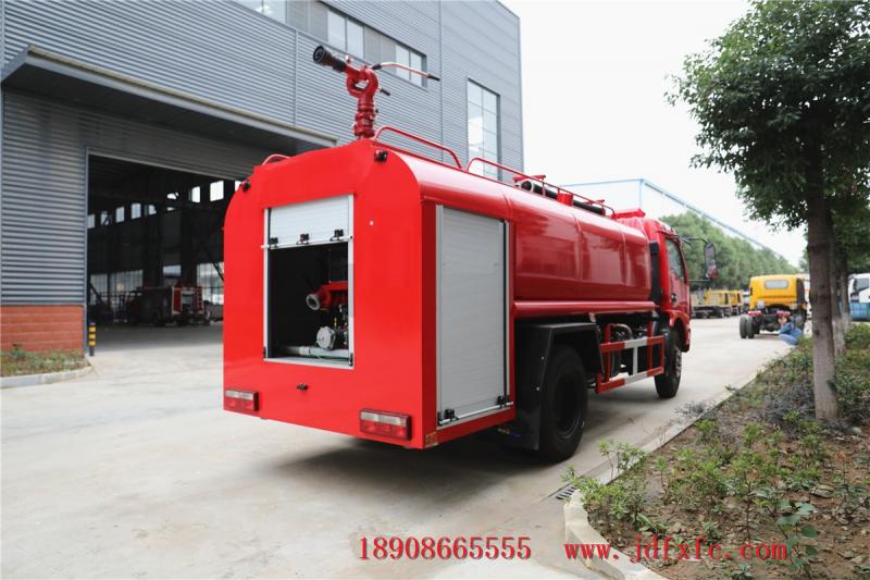 东风多利卡消防洒水车图片